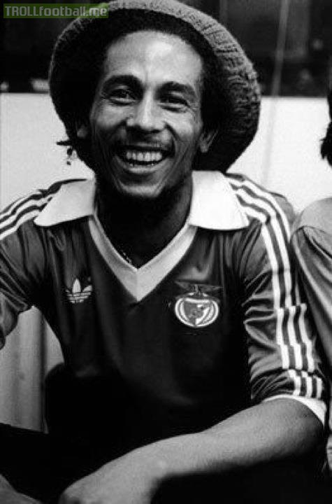 Bob Marley with a Benfica jersey