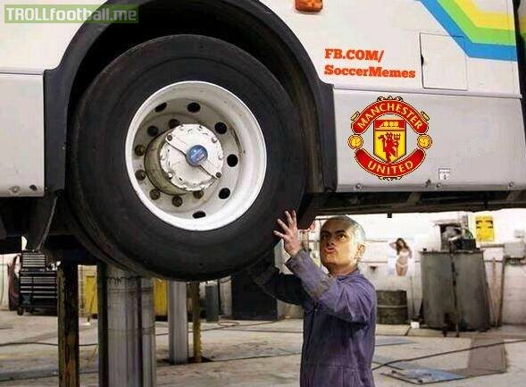 Jose Mourinho putting the finishing touches on his Man United bus ahead of the game vs Chelsea.