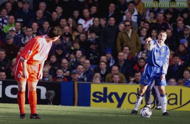 robbie-fowler-taunting-graeme-le-saux-during-a-match-in-1999.jpg