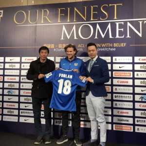Diego Forlan signs with Kitchee SC