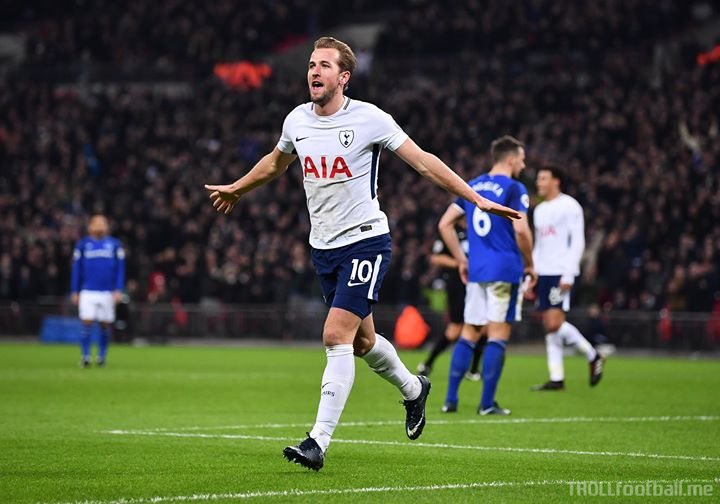 Tottenham Hotspur 4-0 Everton Harry Kane scores twice to become Spurs' top scorer in Premier League history during another impressive victory