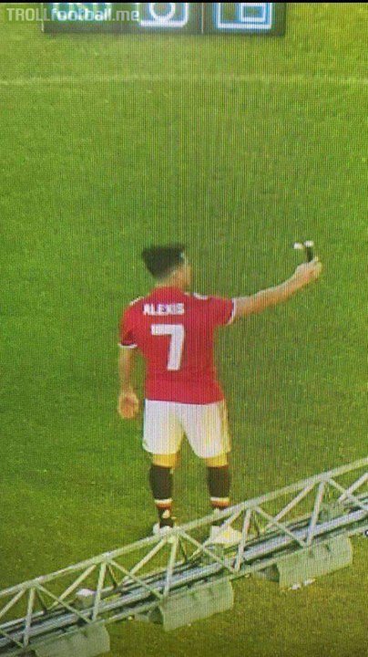 Leaked: The very first photo of Alexis Sanchez in a Man United shirt!