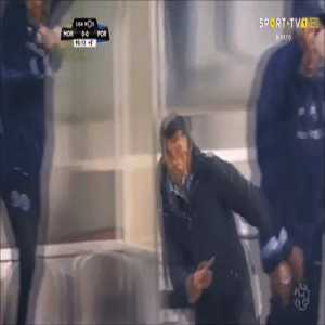 Porto's coach Sergio Conceição finds out VAR ruled out Porto's goal in the 96th minute (great reaction gif)