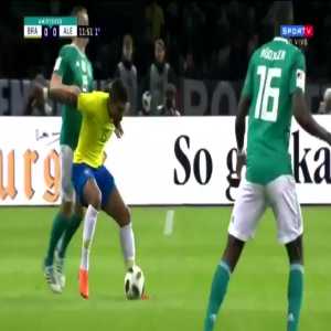 Paulinho skill vs Toni Kroos