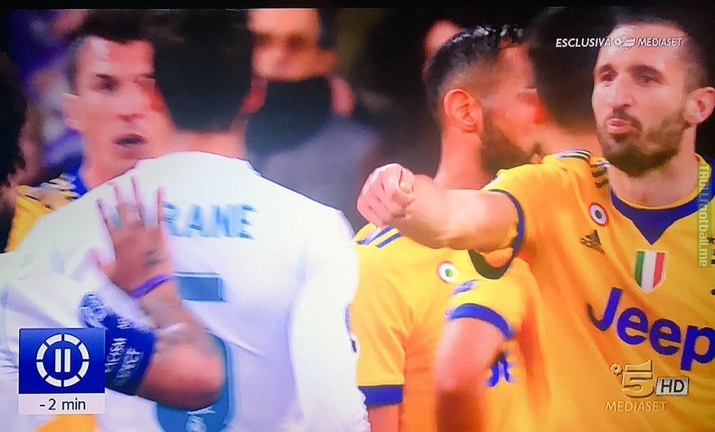 Giorgio Chiellini telling Madrid players they "pay" to win