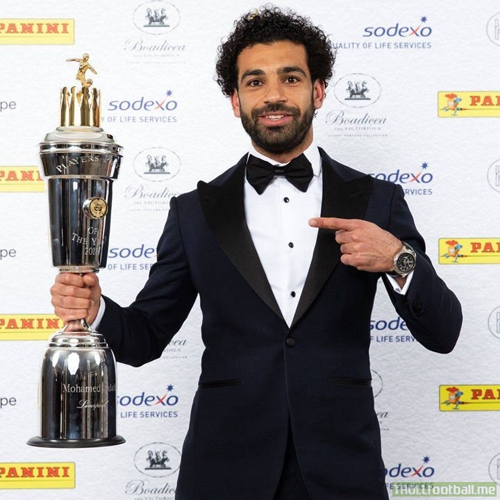 Liverpool star Mohamed Salah very deservedly wins the Men’s PFA Players’ Player of the Year award 👏🏆