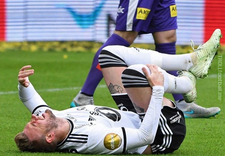 🇩🇰 Rosenborg striker Nicklas Bendtner came off injured with tears in his eyes vs Brann Bergen.  😔 All jokes aside, Lord Bendtner has provided us all with many beautiful moments of laughter and joy. We hope he recovers in time for the World Cup.