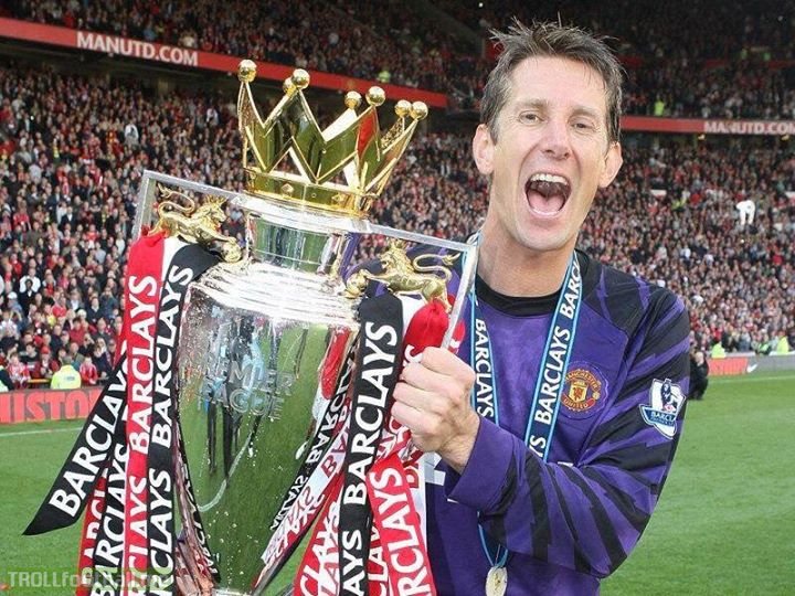 13 Years Ago Today:  🔴 Man Utd signed Edwin Van Der Sar for £2m.  🏟 266 Games 🥅 135 Clean Sheets ⏰ 1,311 Mins Without Conceding   🏆🏆🏆🏆 Premier Leagues 🏆🏆🏆 Community Shields 🏆 Champions League 🏆 League Cup 🏆 Club World Cup  👏 What a Legend