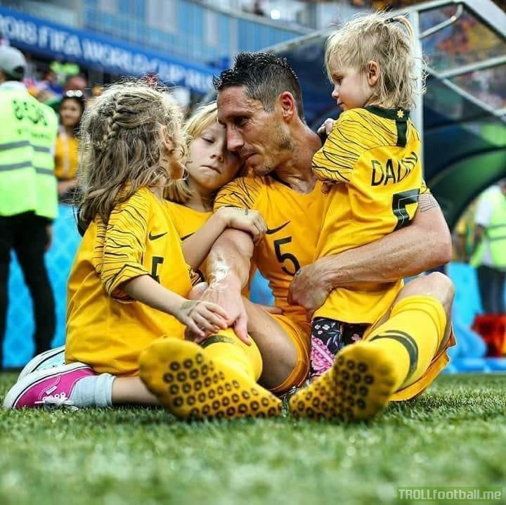 Mark Milligan from Australia  sits on the grass and cries when being eliminated from WC. His daughters came to console him.   one of the most beautiful images of this world cup I've seen ... ♥