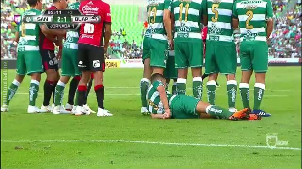 This is how teams in LigaMx are defending free kicks now.