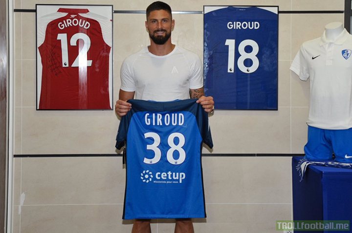 World Cup winner Olivier Giroud paid a surprise visit to former club Grenoble today, who have just returned to Ligue 2, to thank them for their role in his career.   What a class act.
