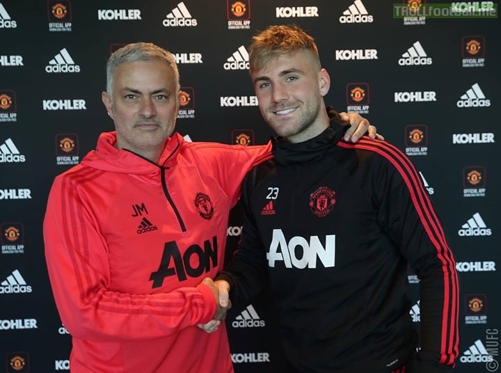 Luke Shaw signs a new long-term contract with Manchester United