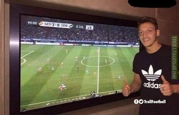 Mesut Özil during the international break 😂