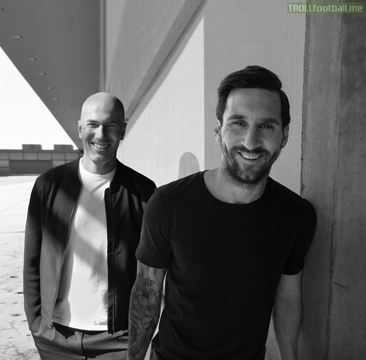 Zidane with Cristiano's idol. 🐐