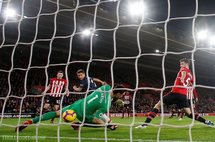 Full-time Southampton 2-2 Man Utd  Manchester United fight back to secure a point after Southampton net twice early on