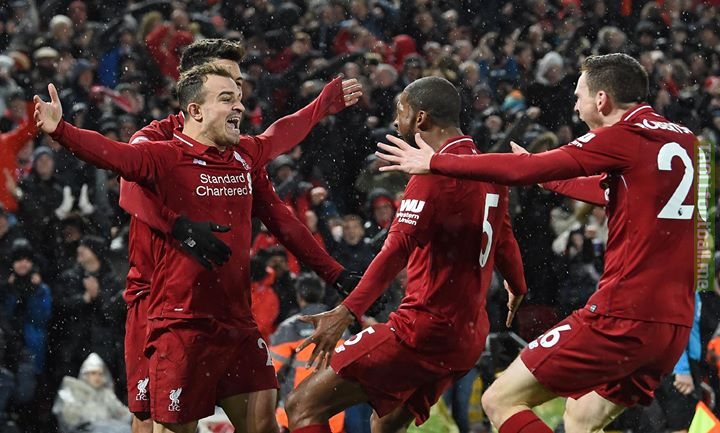 Pure drama!  Liverpool FC beat Man Utd for the first time in over 5 years to go back to the top of the table