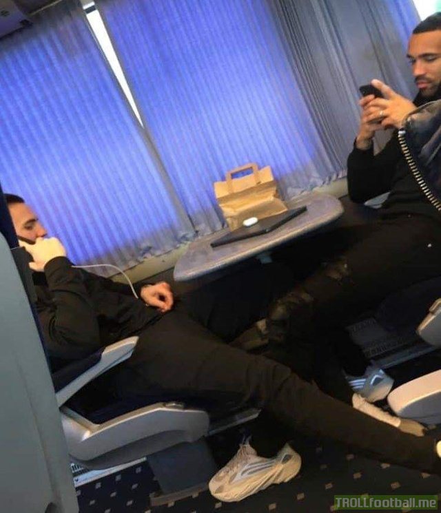 Callum Wilson on train to Istanbul. I asked him "come to Besiktas" and he answered "I'm coming to Besiktas" and then he jumped up and started dancing with me