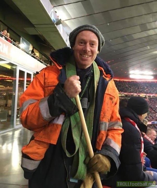 This Liverpool fan dressed up as a cleaner to get into the Allianz Arena without a ticket. 😂👏