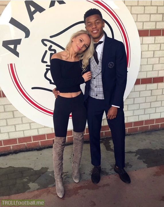 Ajax star David Neres: “I didn’t do much to get my current girlfriend. I saw her on Instagram and I send her a Direct Message saying: “I am David Neres. Come to me. That was enough for a date.”  Certified Baller.😂😂😆😆