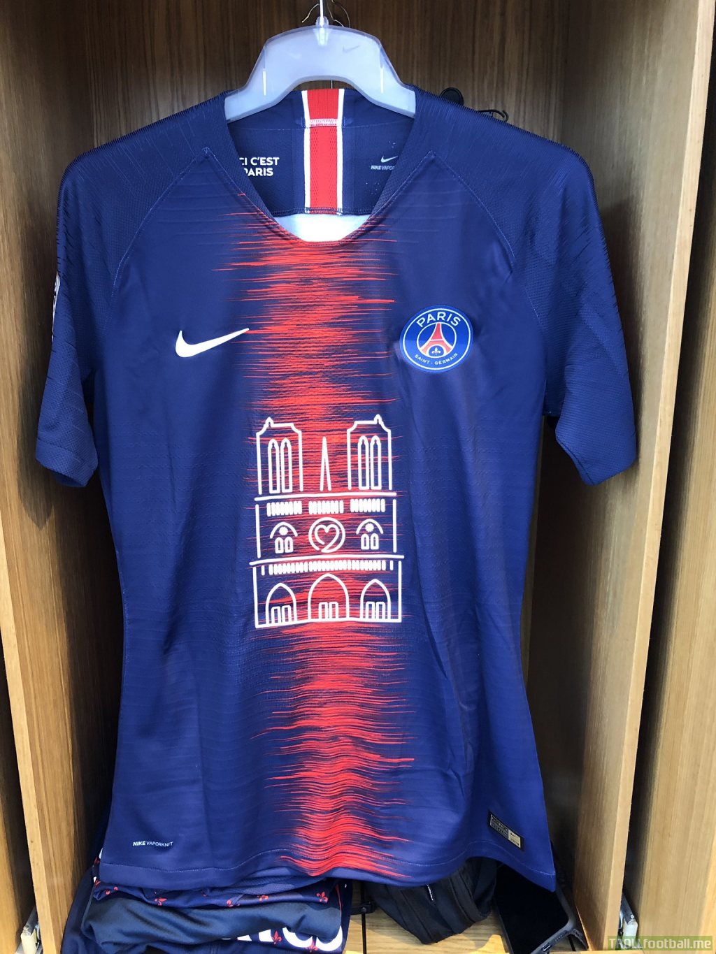 PSG will play in a special Notre-Dame kit tonight. Will also have "Notre-Dame" instead of the players name on the back