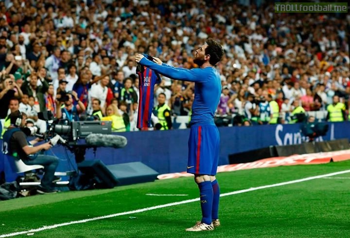 On this day in 2️⃣0️⃣1️⃣7️⃣  Lionel Messi scored a late winner at the Santiago Bernabeu and celebrated like this 😍  Iconic 🐐