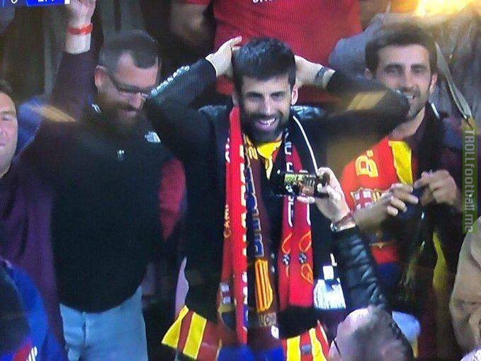 Pique believed in Messi so much that he left the pitch and decided to watch the match as a fan.