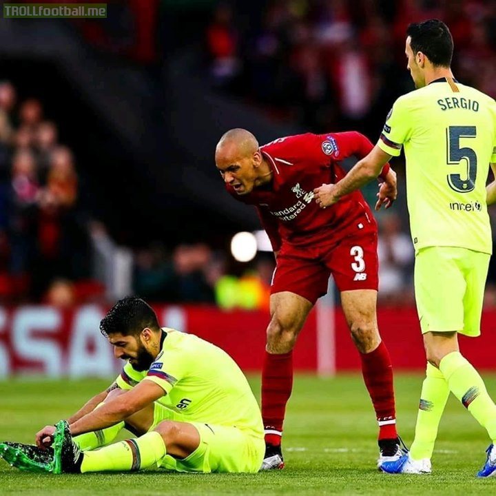 Fabinho to Luis Suarez: you're such a shitty player.   We all agree with you! 😠