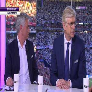 Jose Mourinho and Arsene Wenger react to YNWA before the final