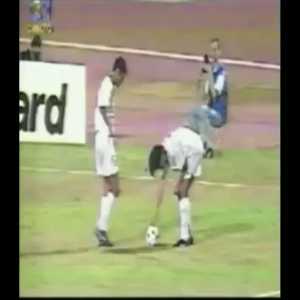 Dani and Bruno Caires pretend to fight before a free kick to distract the dutch defence and set up a goal in the 1995 U20 World Cup