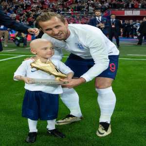 Harry Kane: "Very sad to hear that Ben Williams passed away recently. It was an honour to have met him at the Spain game and shared a special moment with the golden boot. My thoughts are with his family." (more down in the comments)