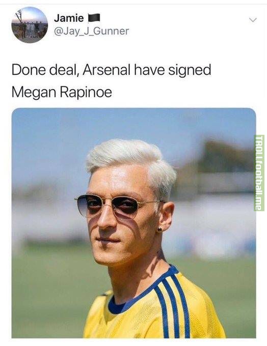 Arsenal finally make their first transfer signing of the season 😂😂😂