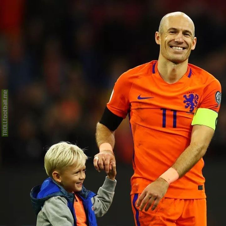 Arjen Robben: "Next season, I will coach my son's team. Of course, they already know what the training plan is: pull in from the right and shoot with the left."  😂 Carrying on his legacy