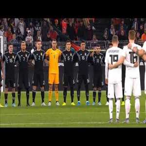 Before Germany's friendly vs. Argentina, during a minute of silence dedicated to the victims of the Halle attack carried out by a right-wing extremist, a man starts singing the German national anthem. Seconds later, someone aggressively tells him to shut up, and the audience applauds.