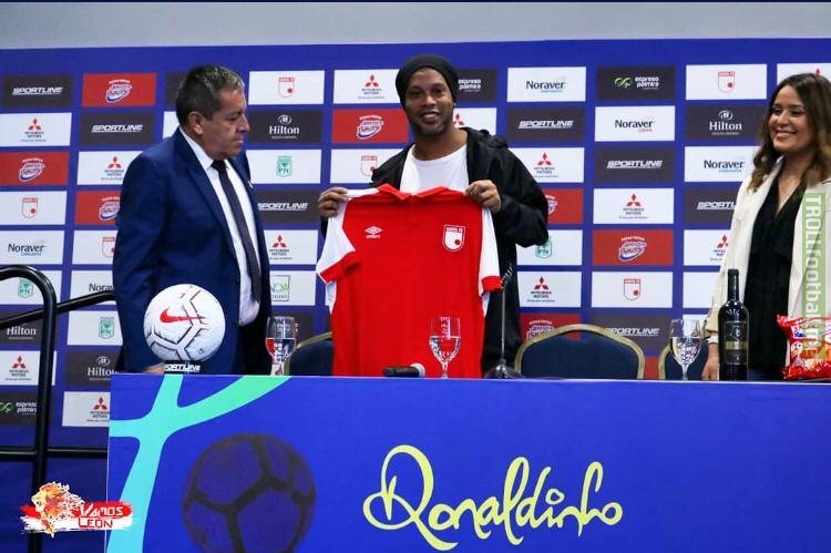 Ronaldinho “signs” with Santa Fe to play in exhibition match in Bogota today