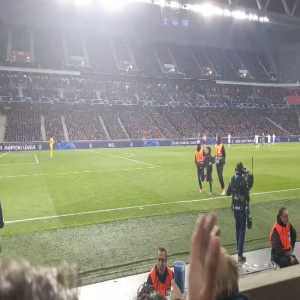 Pitch invader at Lille Ajax helps up steward who fell down