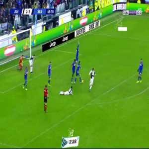 Cristiano Ronaldo accidentally blocks a close range shot by Dybala (Sassuolo-Juventus)