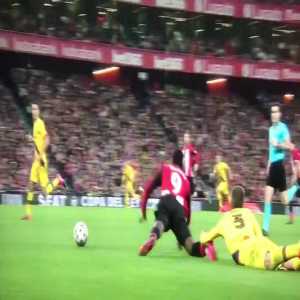 Piqué yellow card after testing the resistance of Williams shirt. Injuried himself in the process.