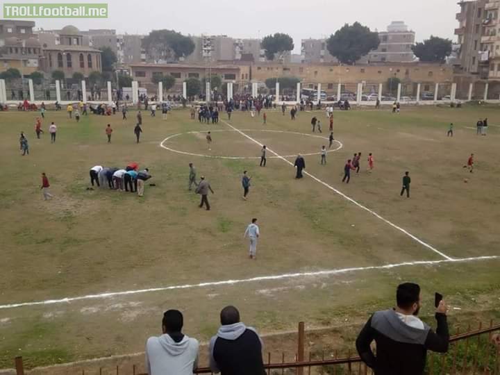 [Egyptian 3rd division] In an attempt to waste time in the Quesna and Menouf match, the fans of Menouf started praying inside the pitch.
