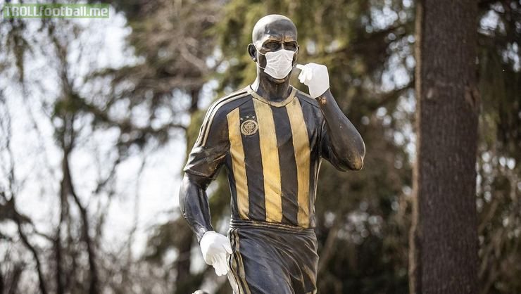 Fenerbahce legend Alex de Souza's statue equipped against COVID-19 by fans to increase awareness