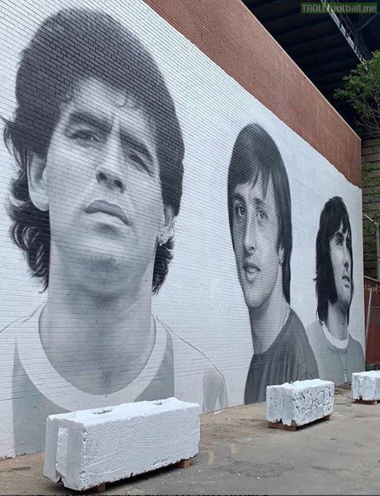 Amazing wall art of Maradona, Cruyff and Best in Manhattan