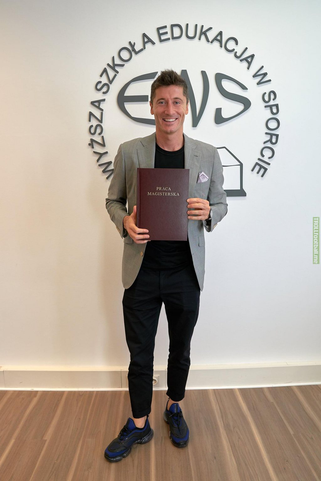 Today Robert Lewandowski graduated with distinction master's degree in Sports education. Three years ago he completed his undergraduate studies.