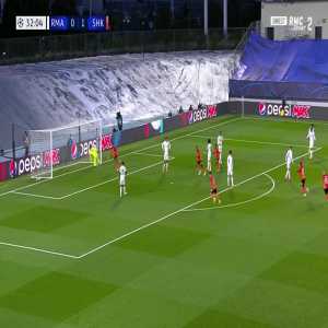 Real Madrid 0 - [2] Shakhtar - Raphael Varane OG 33'