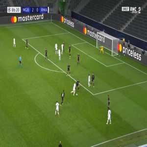 Monchengladbach 2-[1] Real Madrid - Karim Benzema 87'