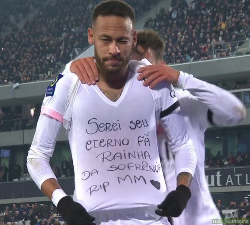 Neymar dedicates his goal to his late friend Marilia Mendoça, famous Brazilian singer who died at the age of 26 last night in an airplane crash.