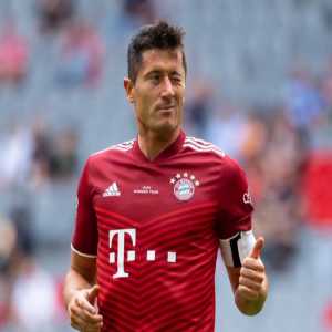 [Xavi] Lewandowski is the first player to score 60 goals in a calendar year since Cristiano Ronaldo in 2014. Has 10 games left in 2021.