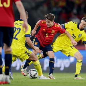 [OptaJose] Gavi completed 5 dribbles vs Sweden, more than any other Spanish player in a single World Cup Qualifier. Only Adama Traoré (9 vs Ukraine in the Nations League) completed more than him for Spain in the Luis Enrique era (all competitions).