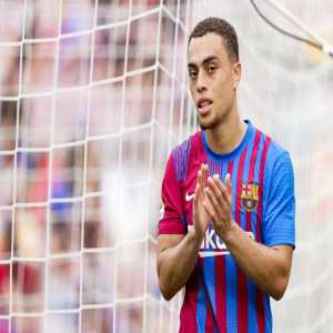 [Toni Juanmartí] To this day, there's nothing concrete about Sergiño Dest. Barcelona are looking for suitors and willing to listen to offers, but for now all offers are for a loan with option to buy. If there's no immediate cash, Barca prefer to wait until the summer