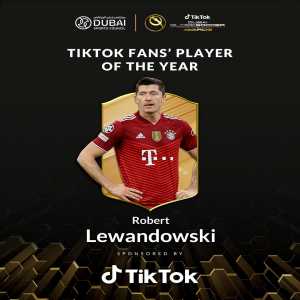 [Globe Soccer Awards] Robert Lewandowski wins the Maradona Award (best goalscorer) and the TikTok Fans' Player of the Year award at the 2021 Globe Soccer Awards.