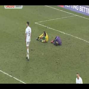 Controversial straight red card for goalkeeper | Port Vale vs Swindon Town