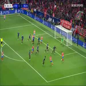 Antoine Griezmann hits the crossbar vs. Manchester United 87’